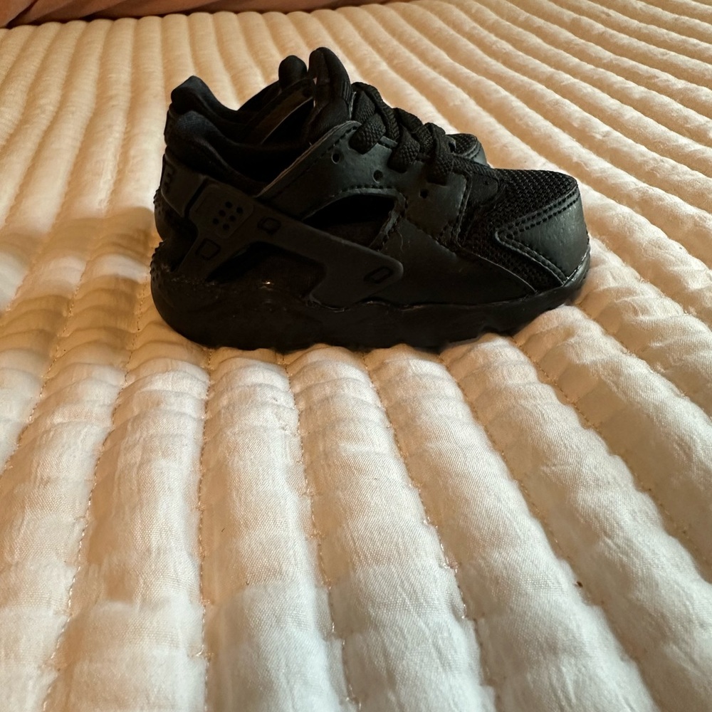 Baby black Nike huaraches